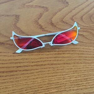 Unisex Stylish Red Cat-Eye Metal Sunglasses
